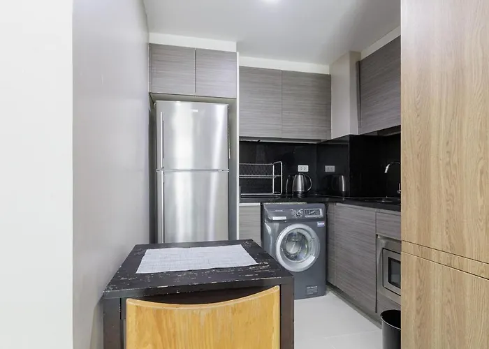 Asoke Bts Gympool Netflix 40sq 1living1bed Bathtub * Bangkok