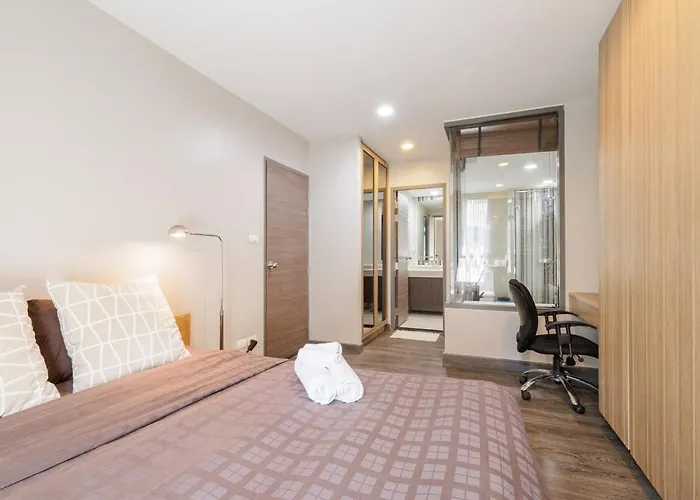 Asoke Bts Gympool Netflix 40sq 1living1bed Bathtub Bangkok