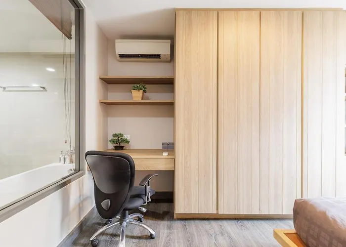 Asoke Bts Gympool Netflix 40sq 1living1bed Bathtub * Bangkok
